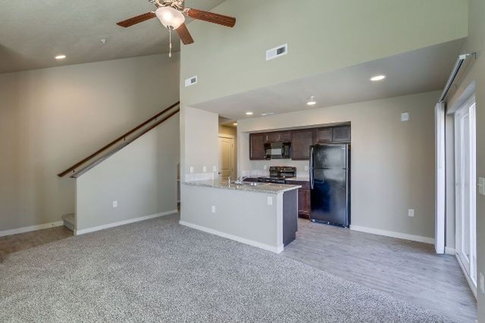 Meridian Apartment: 100 S Locust Grove H