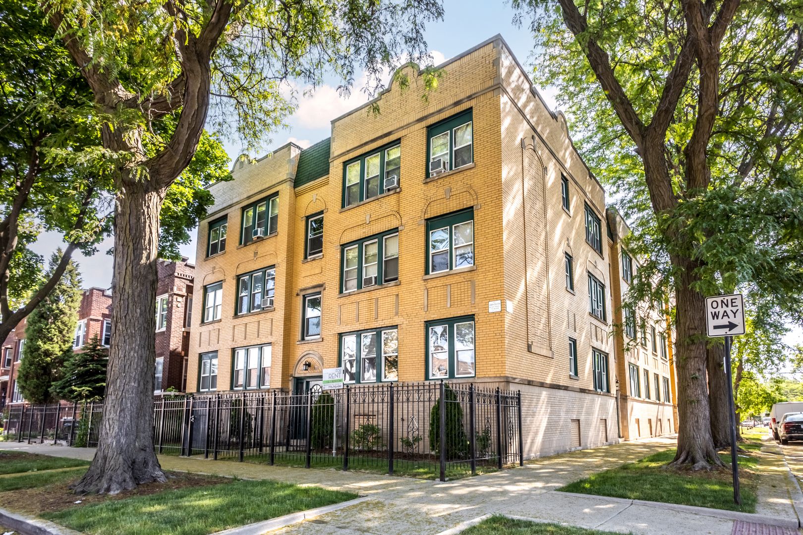 Chicago Apartment: 1501-1503 N. Kolin/4316-4322 W. LeMoyne