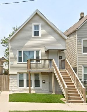 Spacious Belmont-Cragin Two-Level 3 Bed/2 Bath Apartment *AS-IS* – photo 1