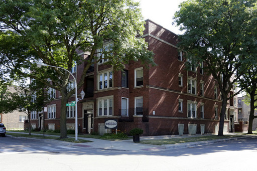 Bronzeville/Kenwood Recently Renovated One Bedroom Near Parking and Lakeshore - Pets Welcome! – photo 1