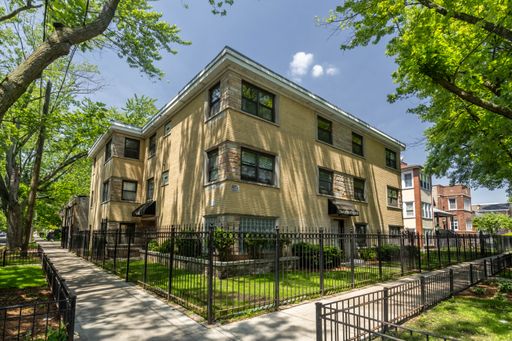 East Rogers Park One Bedroom ~ Central Heat/AC ~ *Income Guidelines Apply* – photo 1