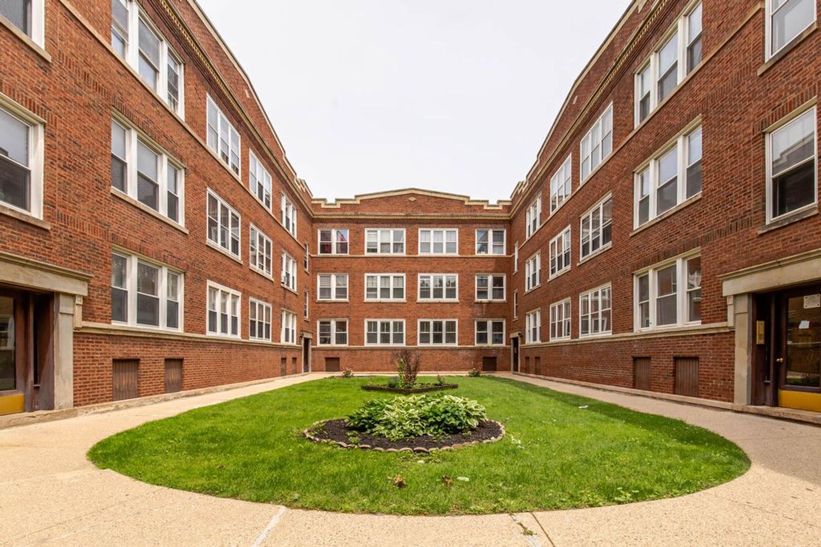 Chicago Apartment: 2104-2118 W. Birchwood Avenue/7502-7510 N. Hoyne Avenue