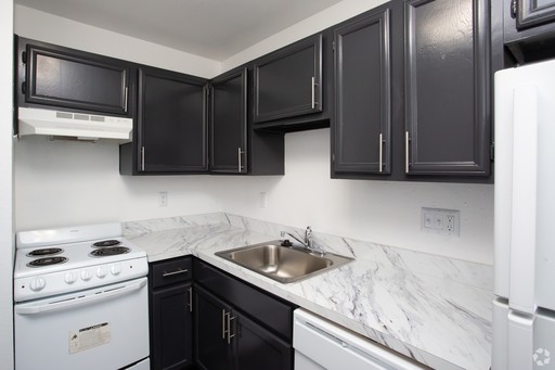 1/2 OFF 1st Month! Luxury in a Great Location. Close to Downtown, ACC Highland and Domain! – photo 1