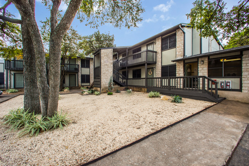 Luxury Remodel. Great Oak Hills Schools. Minutes From Downtown and Hill Country! – photo 1