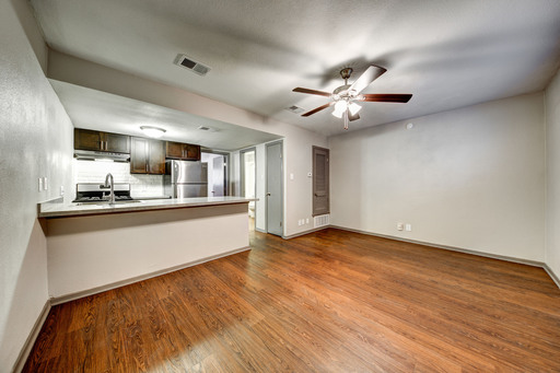 Luxury Remodel. 1 Bedroom 1 Bath. Best Prices in South Austin! – photo 1