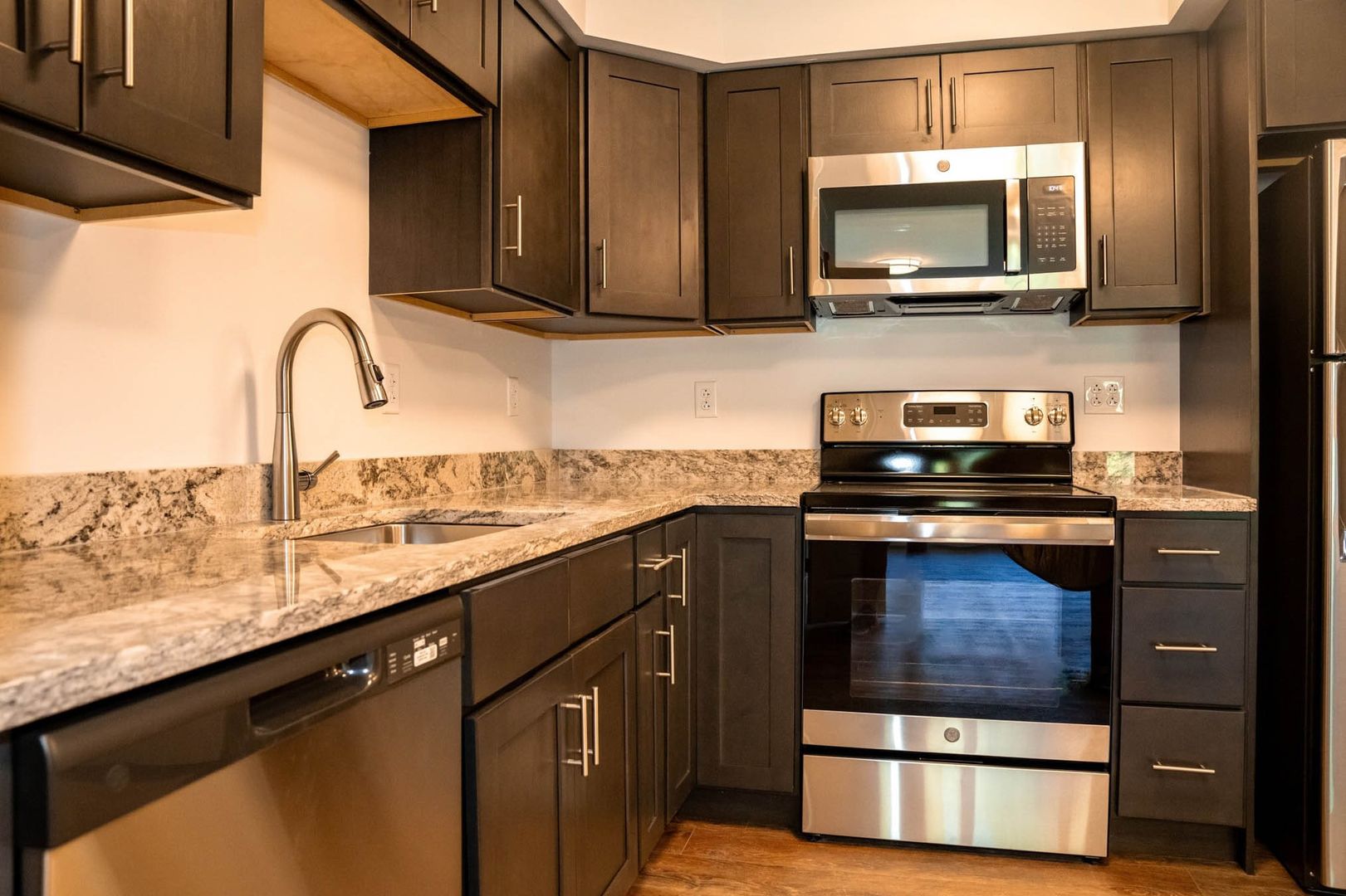 Seymour Apartment: 336 Roosevelt Dr