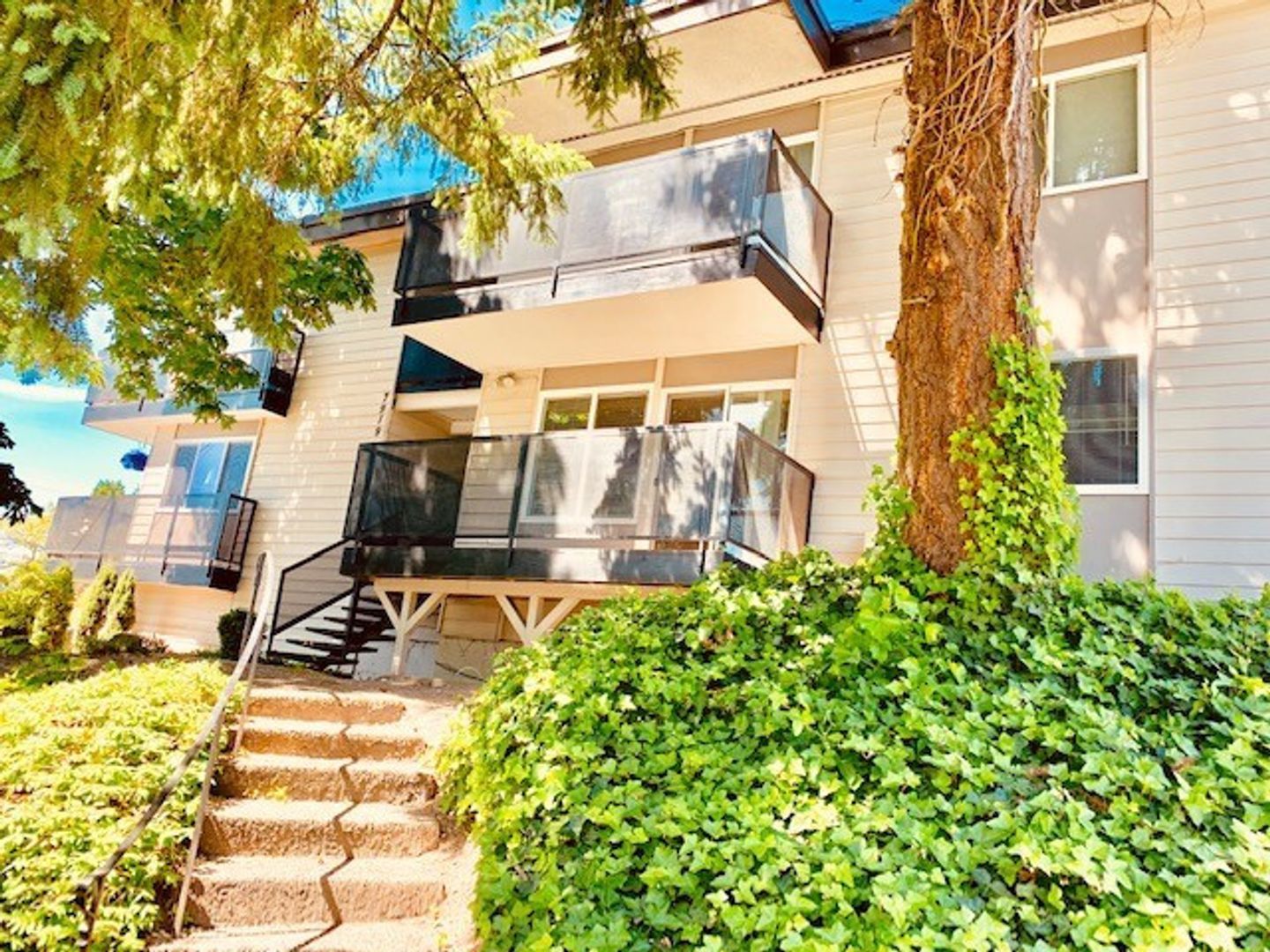 Seattle Apartment: 7919 35th Ave SW