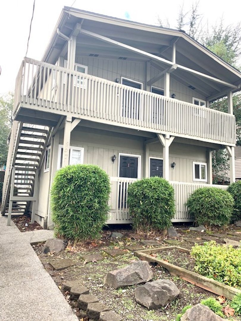 Seattle Apartment: 907 SW Holden St