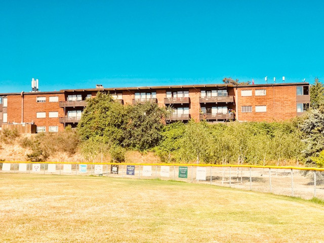 Seattle Apartment: 6609 SW Admiral Way