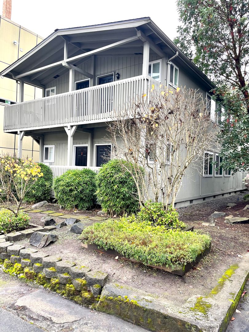 Seattle Apartment: 907 SW Holden St