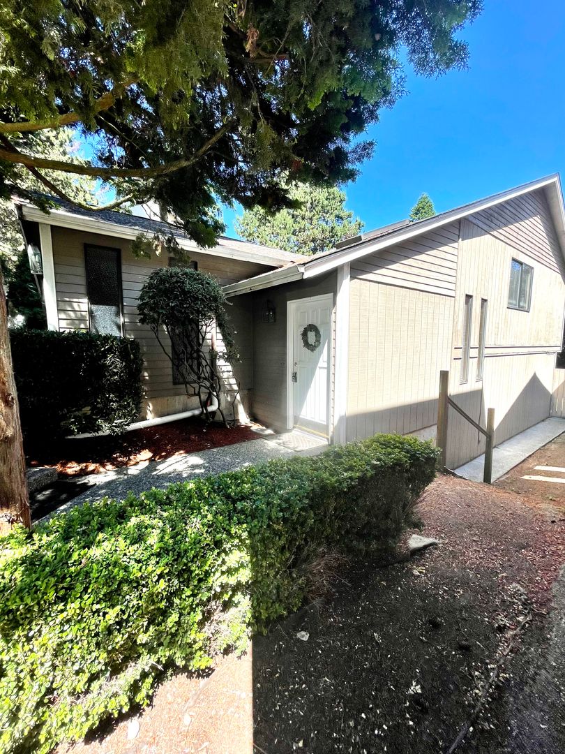 Seattle House: 14016 Lenora Pl N