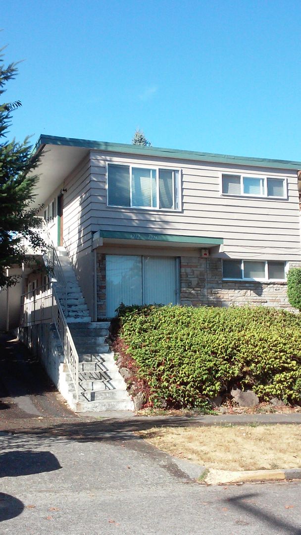 Seattle Apartment: 1212 N 49th St