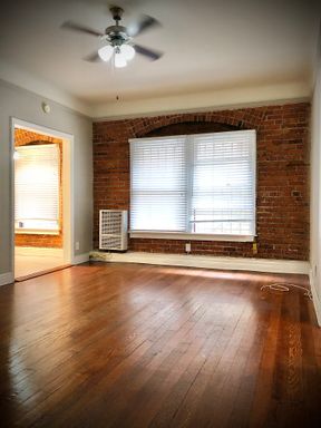 Bright Top Floor Studio For A Great Deal - Matching Stainless Steel Appliances Included – photo 1