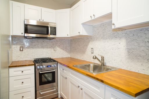 Renovated Rent-Controlled Studio in K-Town | Move-In Special – photo 1