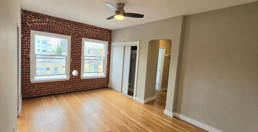 BRAND NEW RENOVATED TOP-FLOOR STUDIO IN THE HEART OF K-TOWN – photo 1