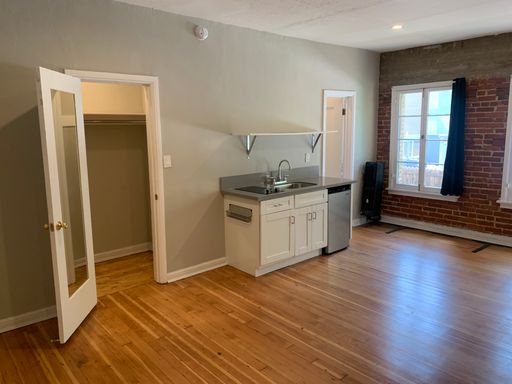 Vintage Bachelor Studio in the Heart of Hollywood – photo 1