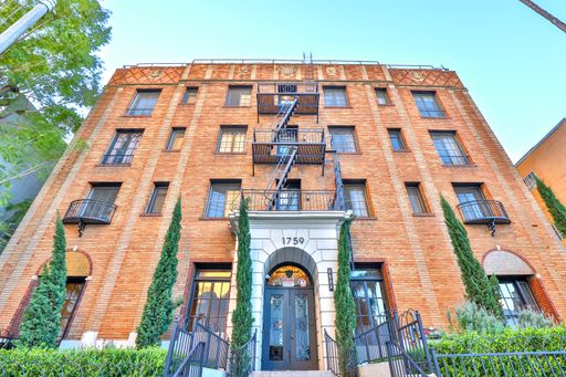 Gorgeously Renovated 1 Bed/2 Bath in the Heart of Hollywood 1920's Building – photo 1