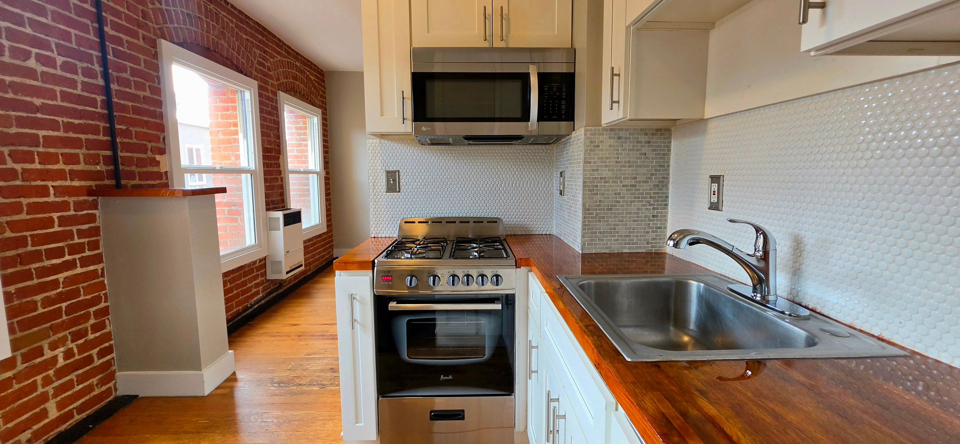 Los Angeles Apartment: 407 S Kenmore Ave.
