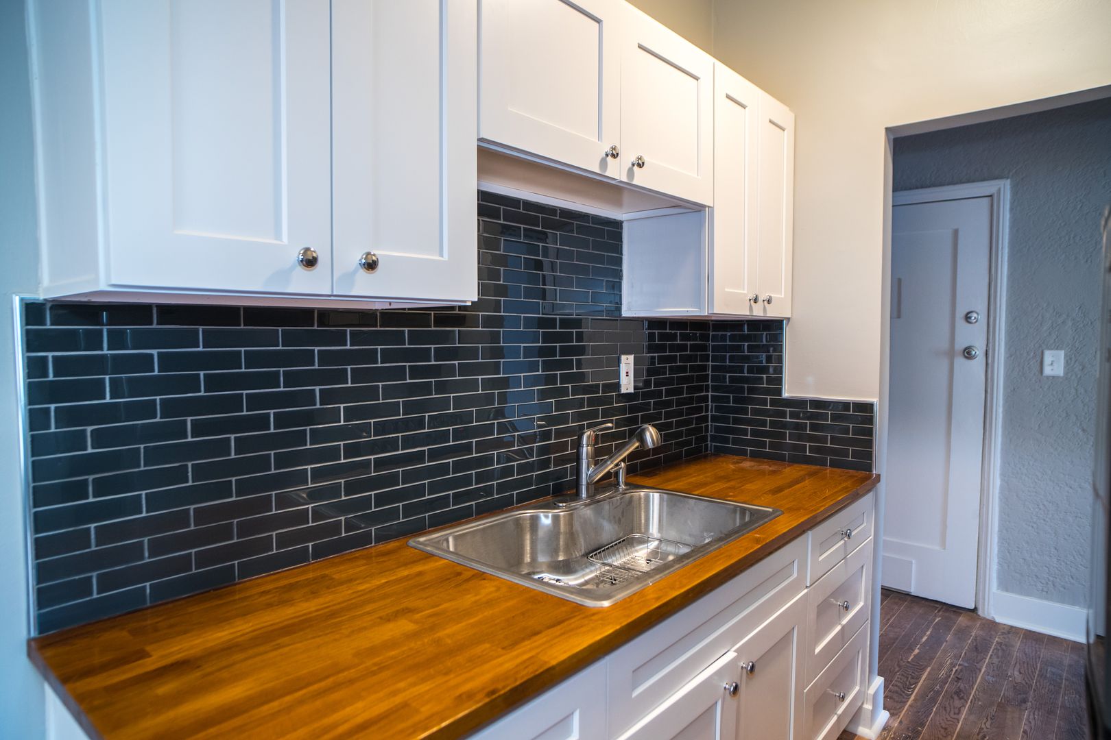 Los Angeles Apartment: 531 S Kenmore Ave.