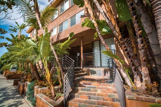 Huge Top-Floor 2 Bedroom 2 Bath with Private Balcony – photo 1