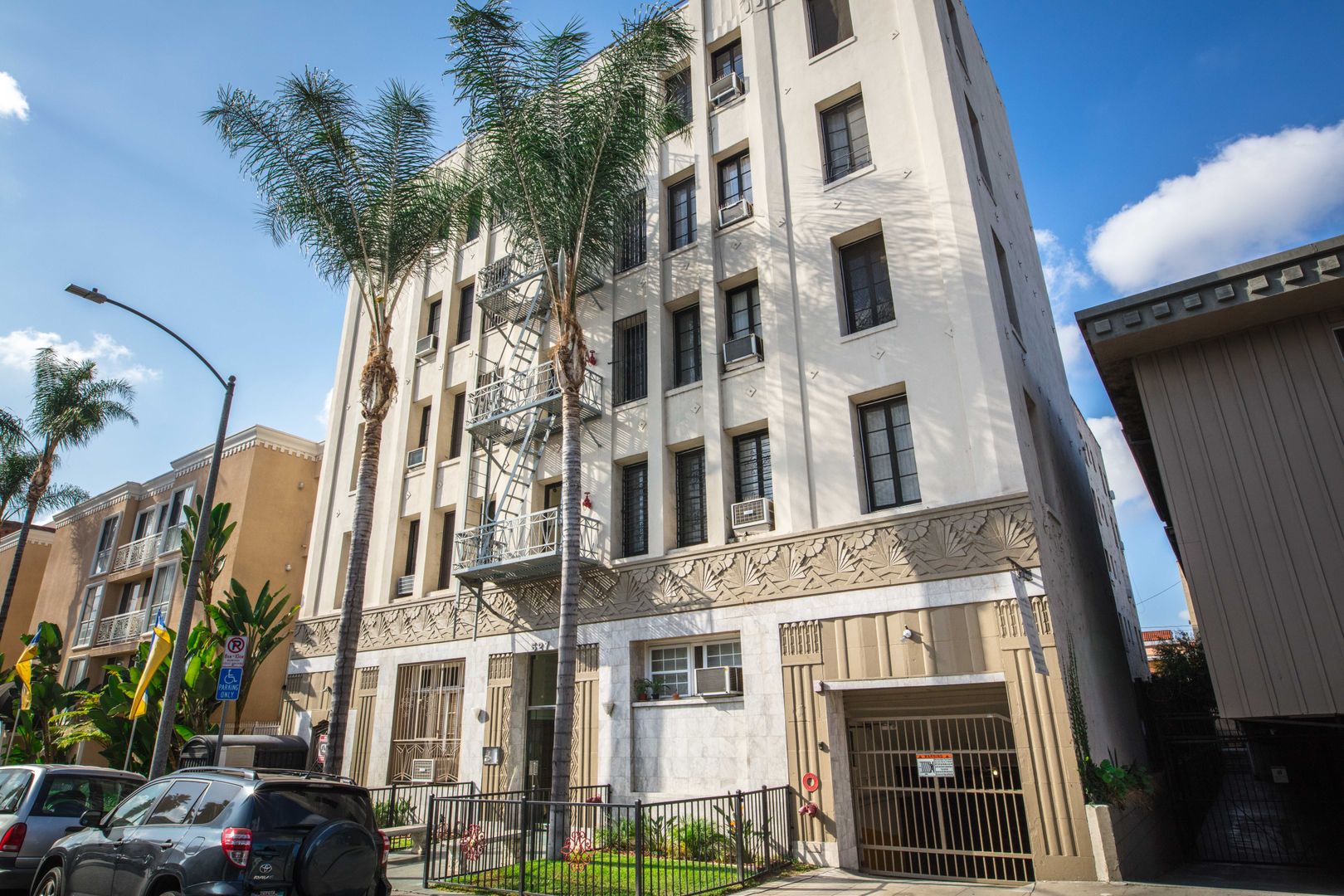 Los Angeles Apartment: 527 S Hobart Blvd.