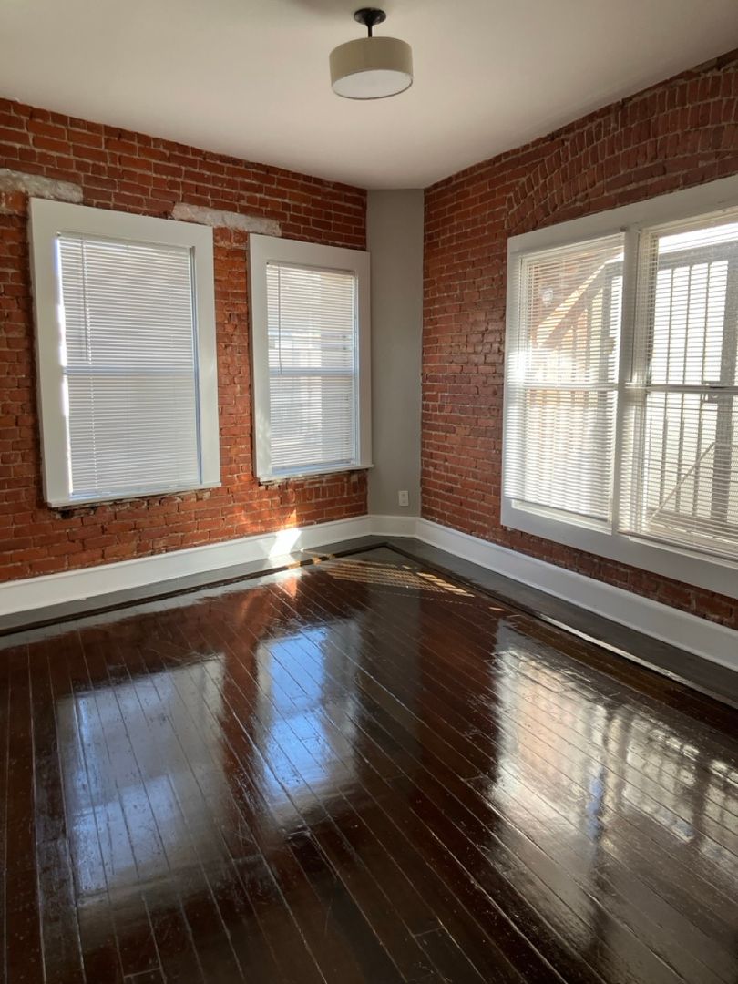 Los Angeles Apartment: 1825 N Cahuenga Blvd.