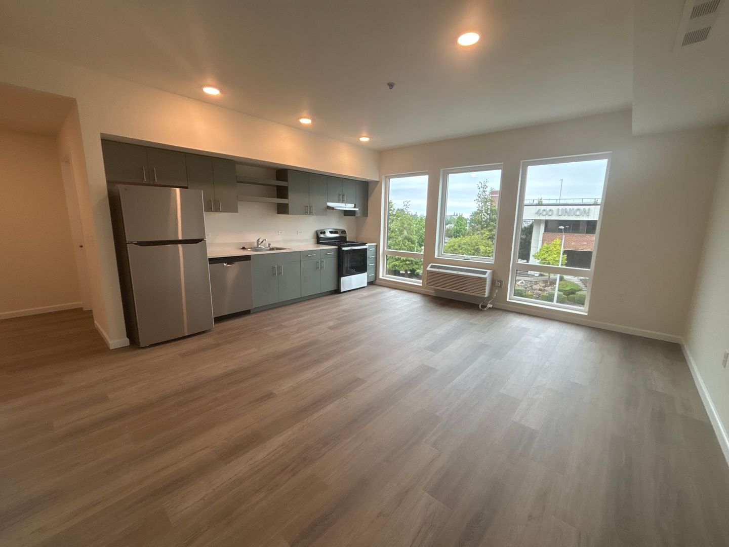 Olympia Apartment: 401 Union Ave SE