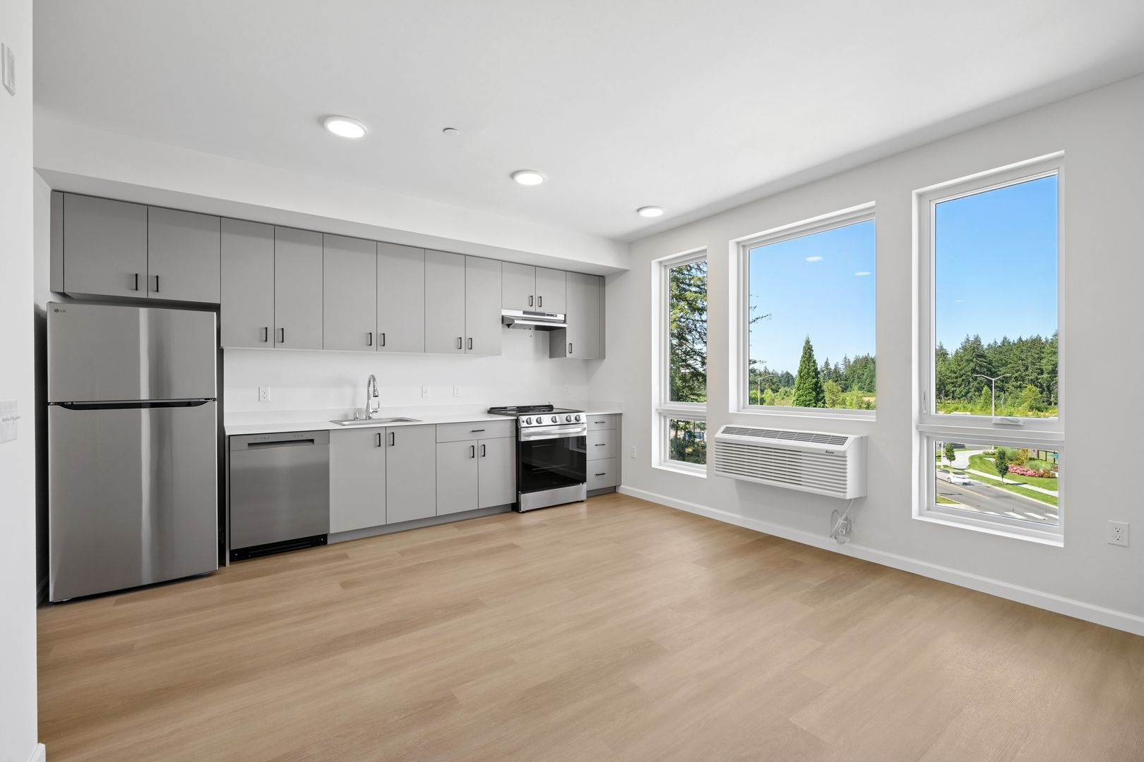 Lacey Apartment: 2463 Hogum Bay Rd NE