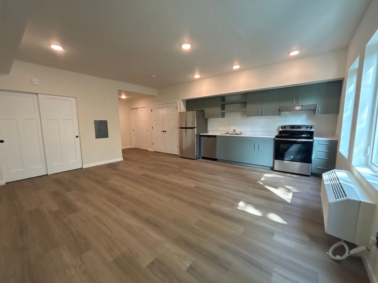 Olympia Apartment: 401 Union Ave SE