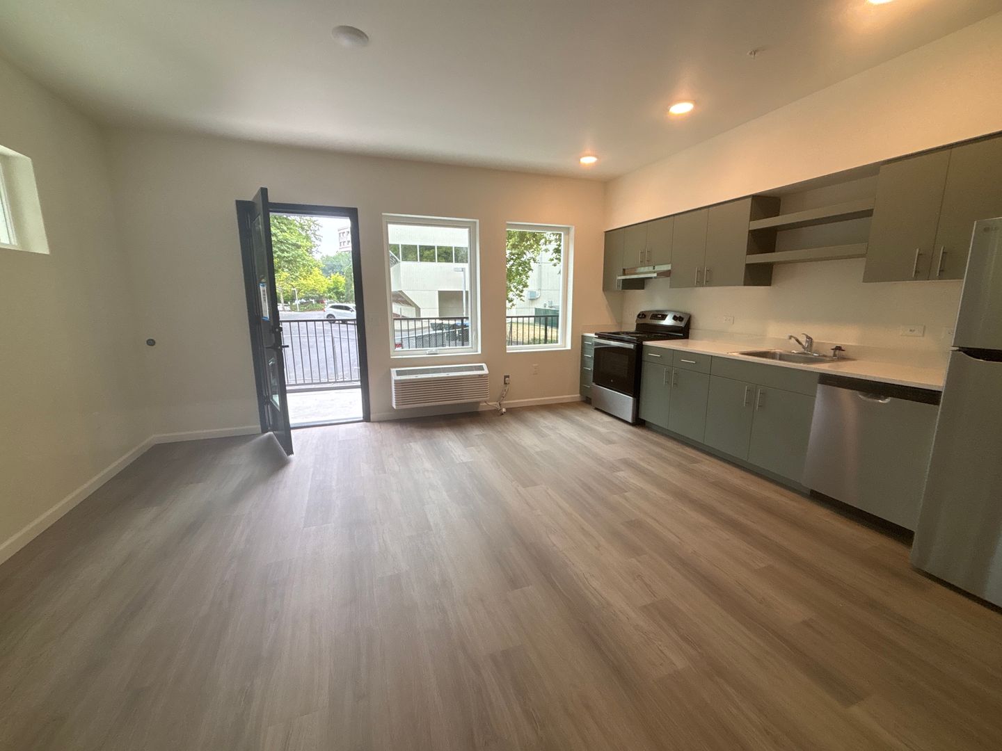 Olympia Apartment: 401 Union Ave SE