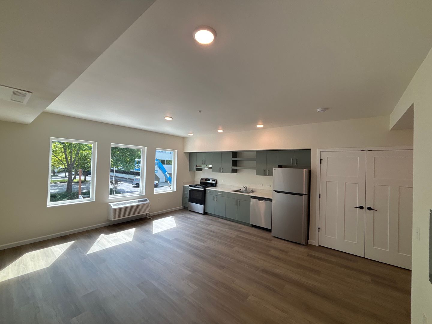 Olympia Apartment: 401 Union Ave SE