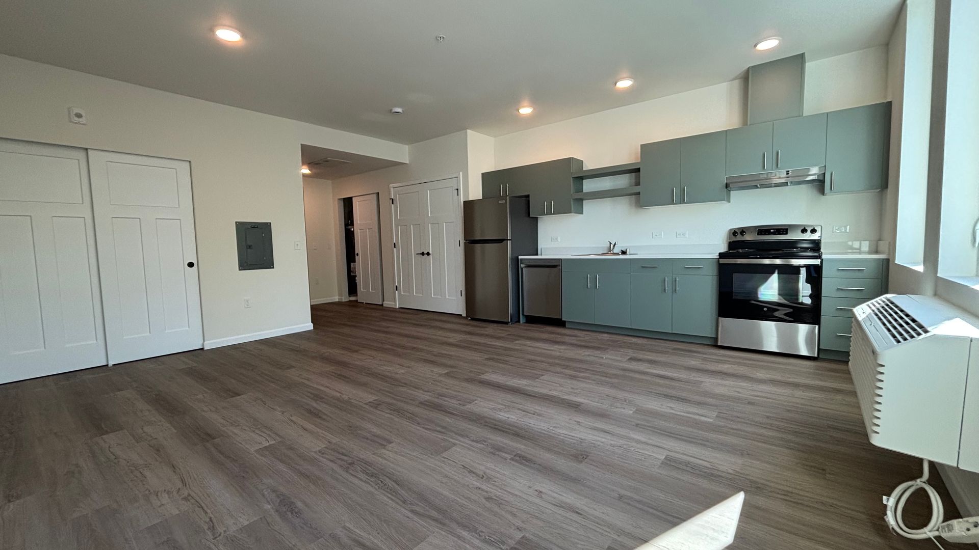Olympia Apartment: 401 Union Ave SE