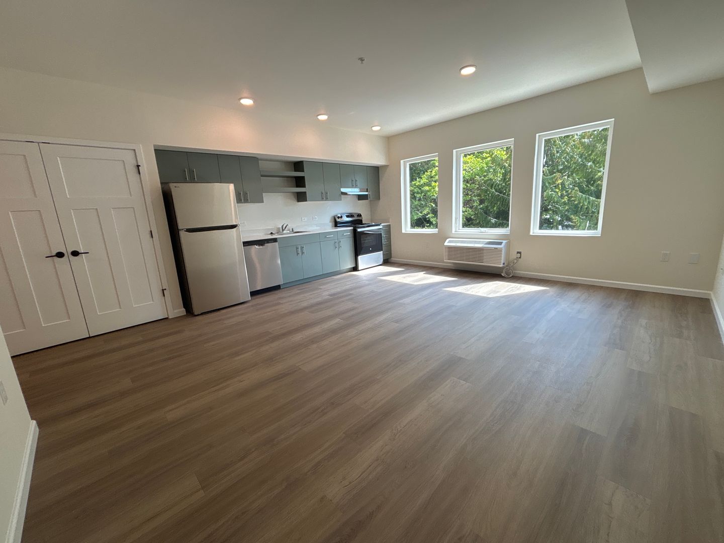 Olympia Apartment: 401 Union Ave SE