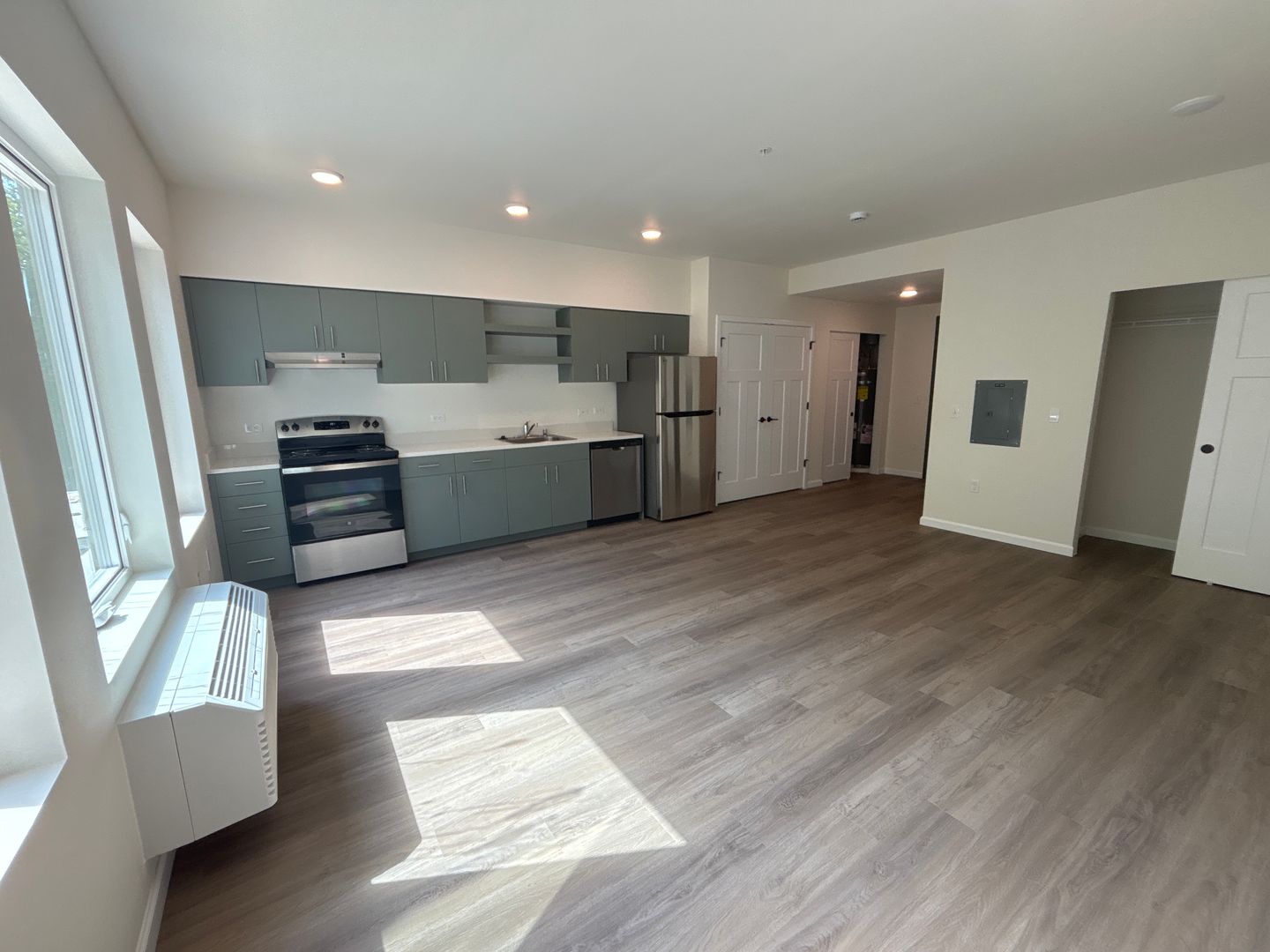 Olympia Apartment: 401 Union Ave SE