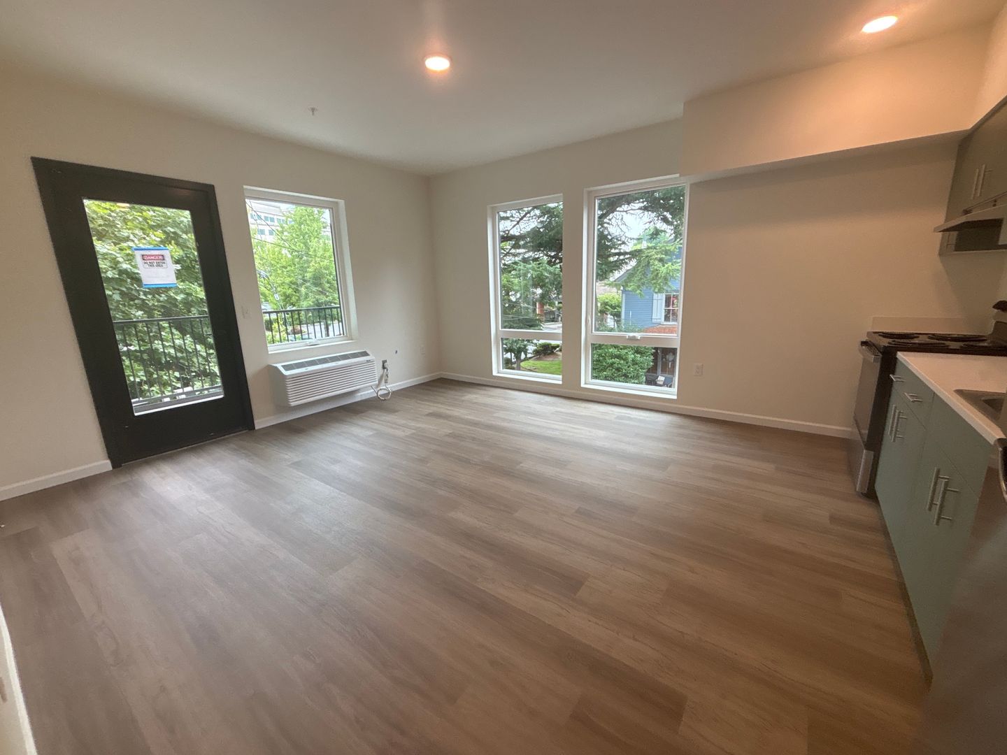 Olympia Apartment: 401 Union Ave SE