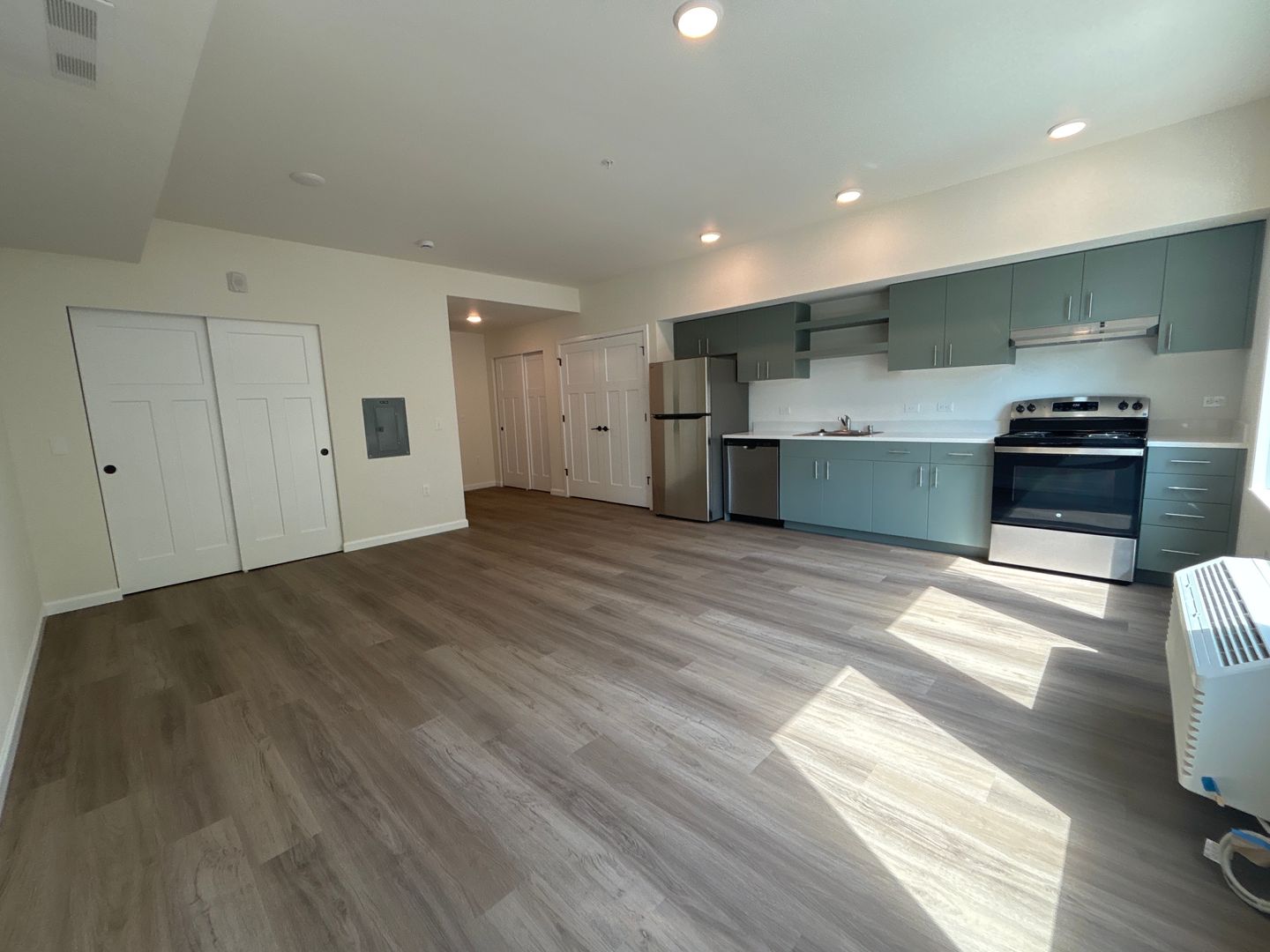 Olympia Apartment: 401 Union Ave SE