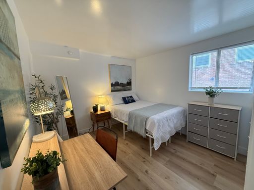 Elevated Modern Living - Furnished Renovated Prime Downtown Location 4 room 2 bath – photo 1
