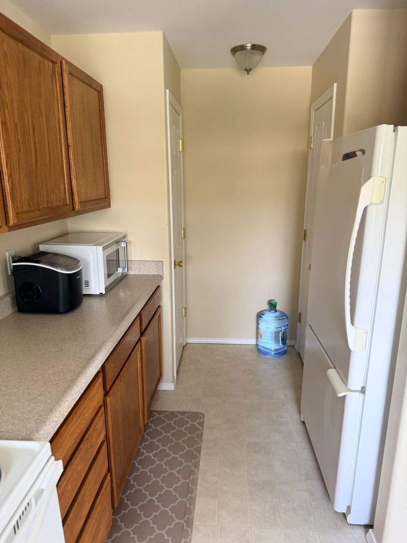 893 Forest Glen Drive 1H 6 of 12