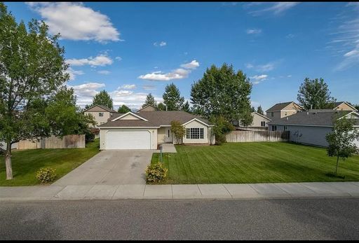 Fantastic well maintained home in River Rock – photo 1