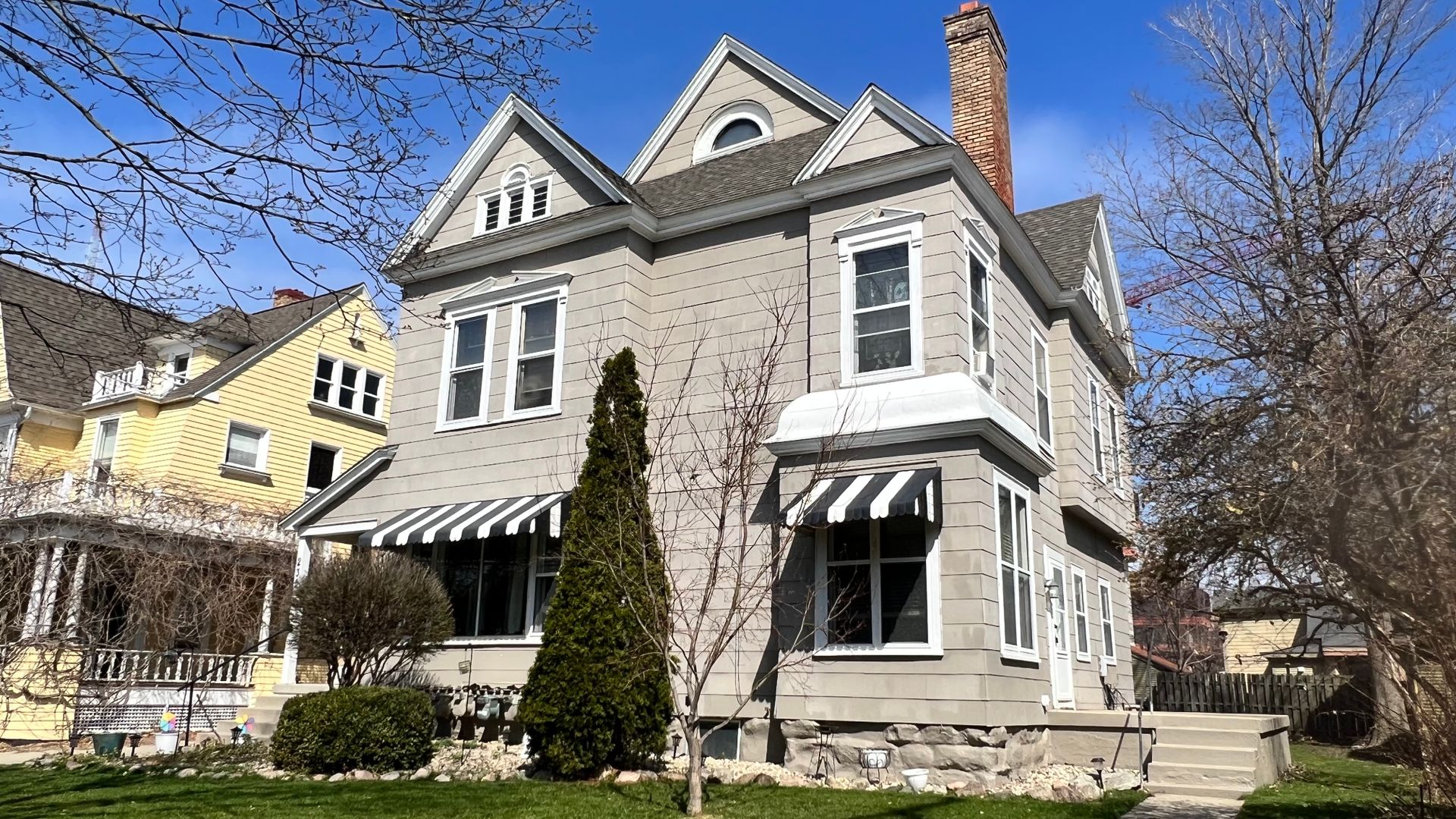 Grand Rapids Apartment: 235 Crescent NE