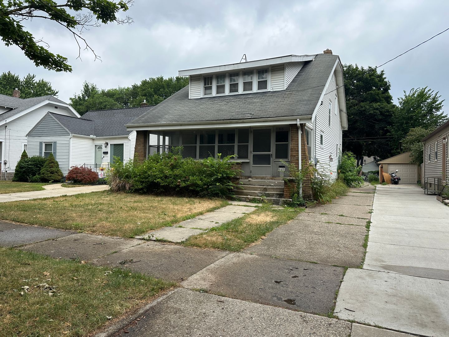 Grand Rapids House: 915 Veto NW
