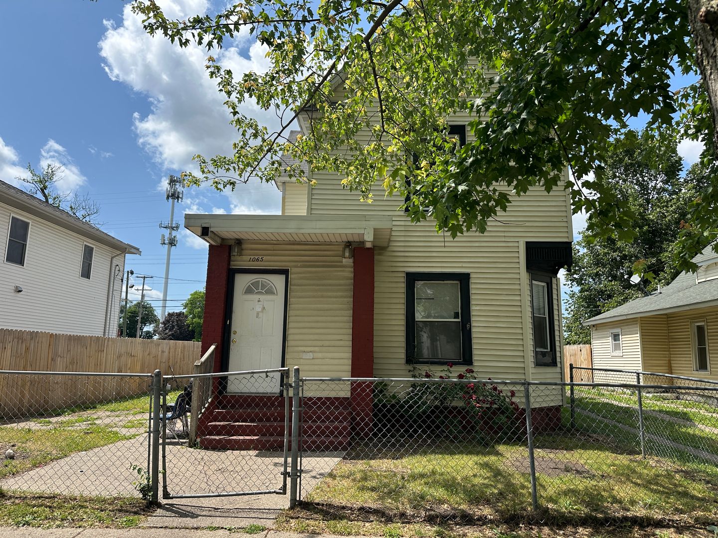 Grand Rapids Apartment: 1065 Caulfield SW