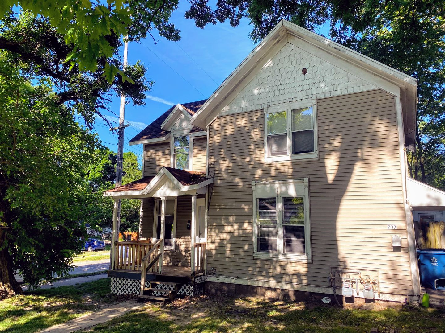 Grand Rapids Apartment: 735-737 College NE