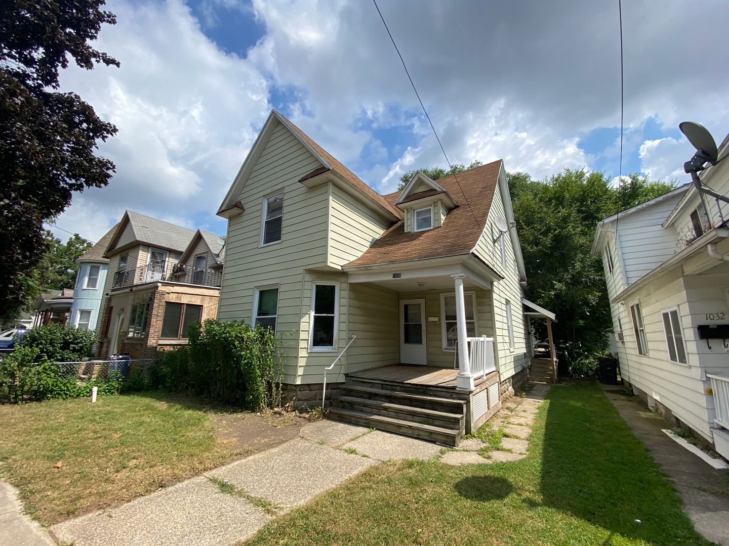 Grand Rapids Apartment: 1036 Alpine NW