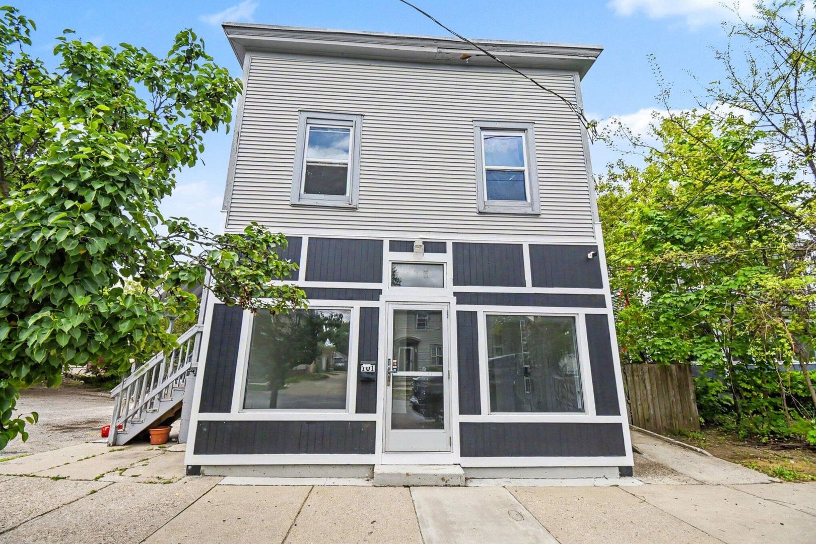 Grand Rapids Apartment: 613 Fuller Ave SE