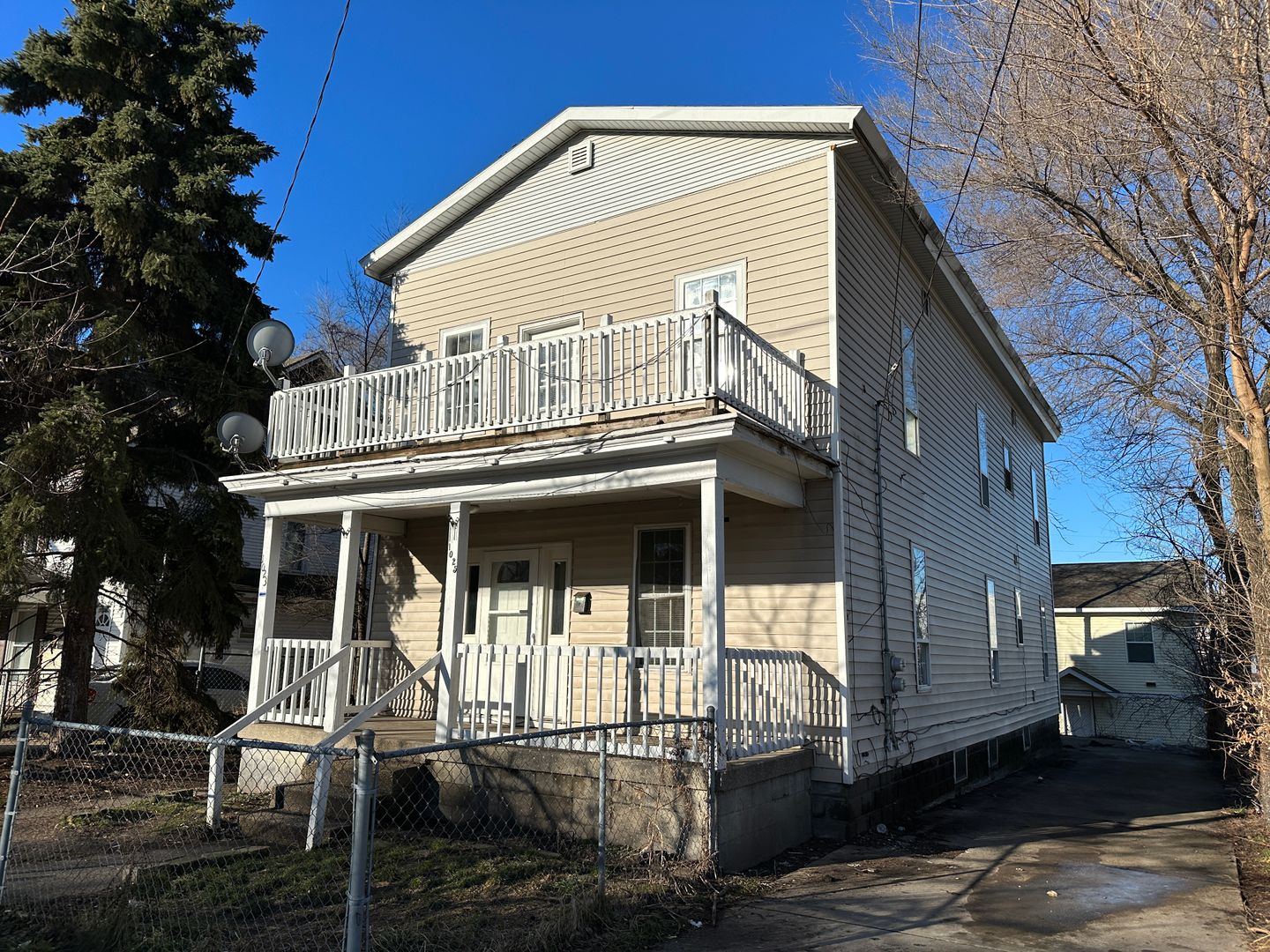 Grand Rapids Apartment: 1023-1025 Lafayette NE