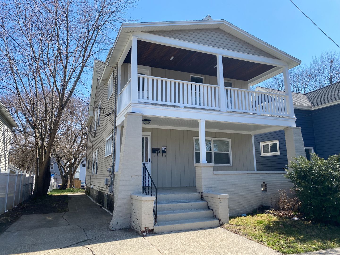 Grand Rapids Apartment: 818 Alpine NW