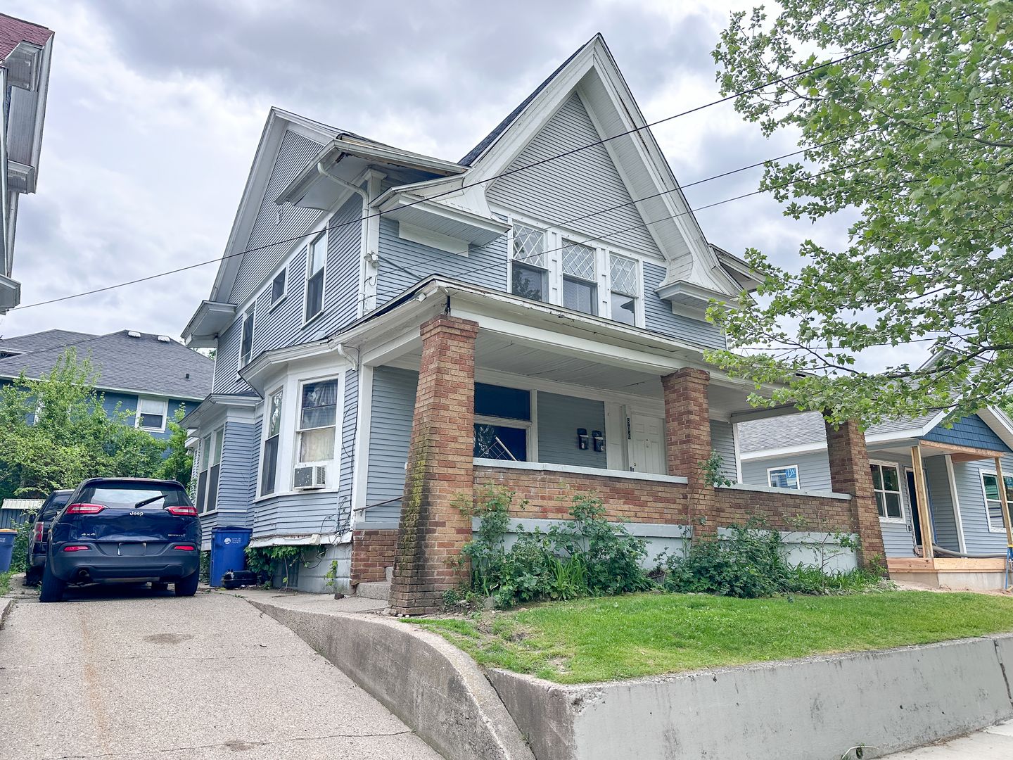 Grand Rapids Apartment: 806 Kalamazoo Ave SE