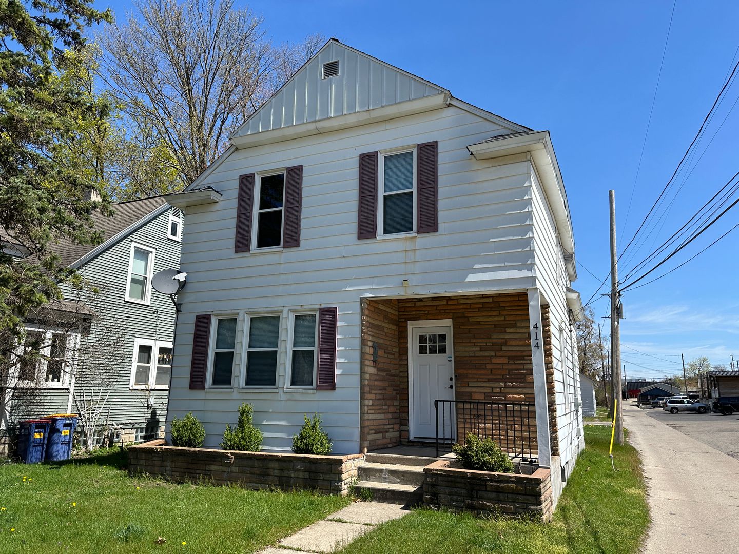Grand Rapids House: 414 Grand NE