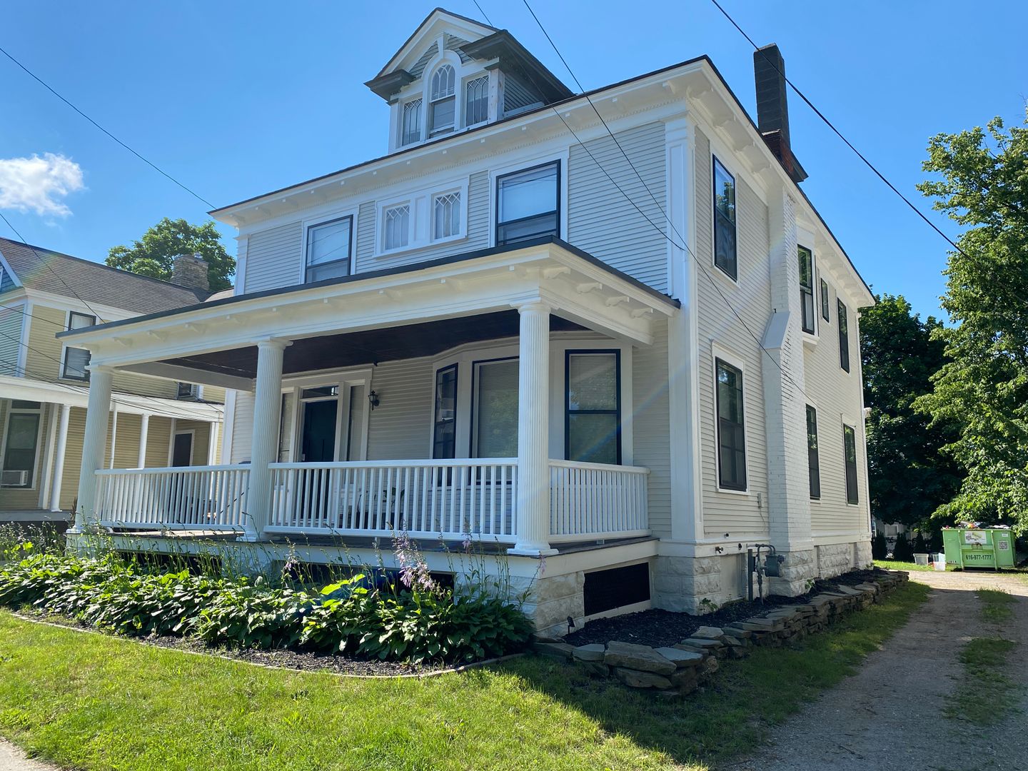 Grand Rapids House: 826 Wealthy SE